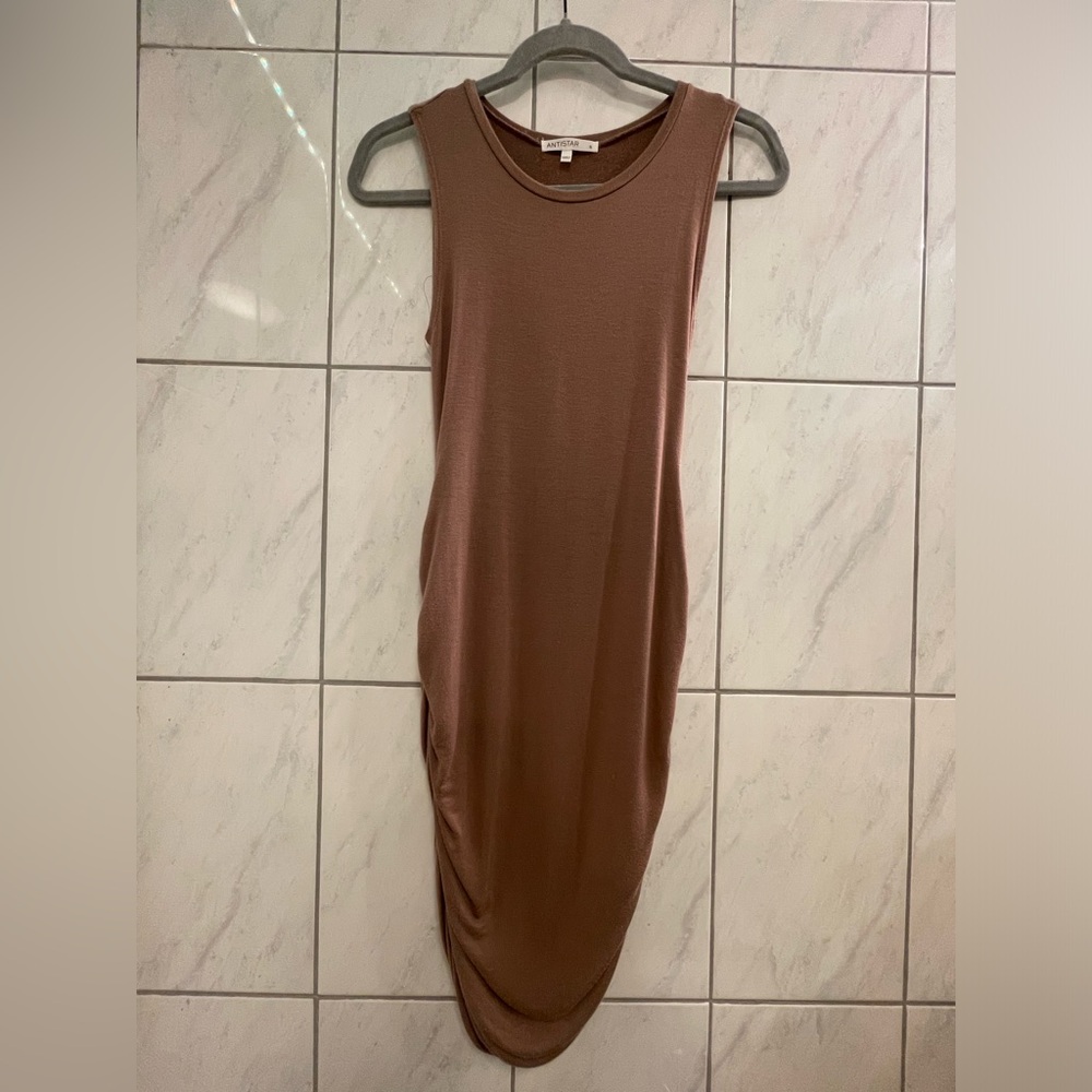 Chic Sleeveless Tan Midi Dress